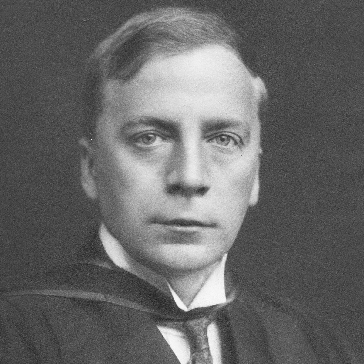 29-year-old William Hewins became LSE’s first Director in 1895 and remained in post until becoming Secretary to Joseph Chamberlain’s Tariff Commission in 1903. Born #OnThisDay in 1865, he played an enormous part in setting up LSE. Read his story 📖👉 ow.ly/bJrF50RAjgK