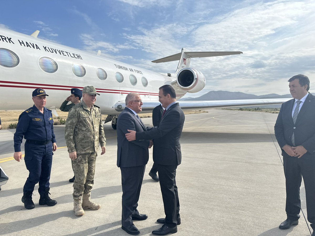 Valimiz Sayın Dr. İdris Akbıyık başarıyla devam eden Denizkurdu-II/24 Tatbikatı’nın Seçkin Gözlemci Günü faaliyetleri  için yeryüzü cenneti Muğla’mıza teşrif eden Milli Savunma Bakanımız Sayın Yaşar Güler’i havalimanında karşıladı.

<a href="/idrisakbiyik/">Dr. İdris AKBIYIK</a>