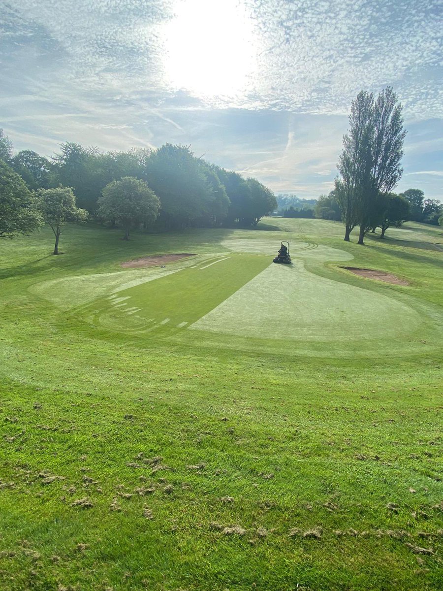 1st cut on the greens this morning post maintenance ✂️ another glorious day ⛳️ #turfhealth #turflife @MonmouthshireGC