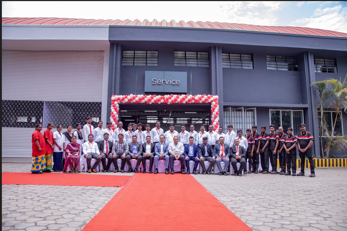 Nissan Motor India's new showroom and service workshop in Salem, Tamil Nadu, are now open, adding to Nissan's growing network of 272 touchpoints across India!
#NissanMotorIndia #NetworkExpansion