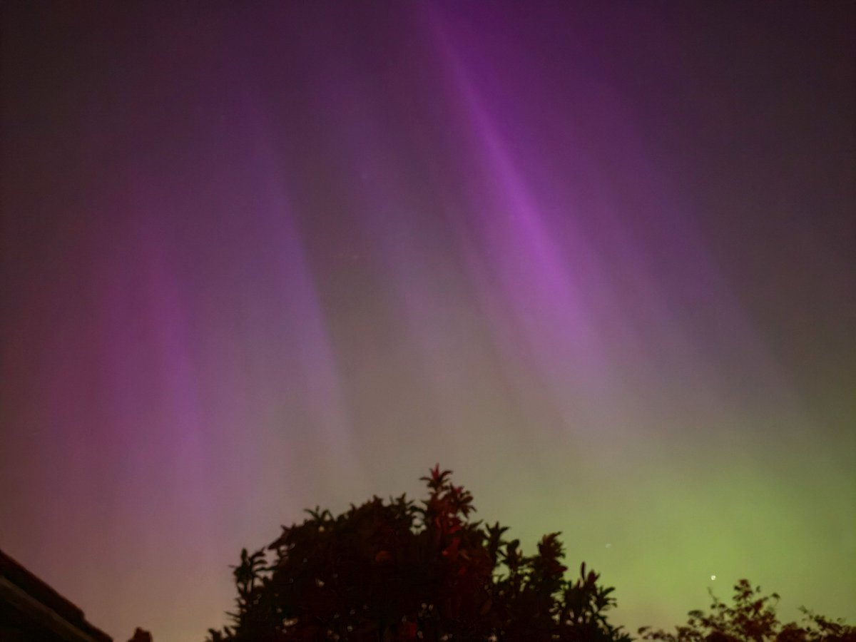 LansPics's tweet photo. Some Aurora shots over Belfast 10/5/24 https://t.co/xbOcJkzNJM