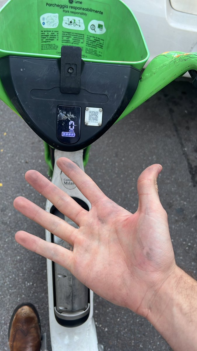 got almost killed by a @limebike 🫠

the seat closed randomly at 25kmh, not the best to experience