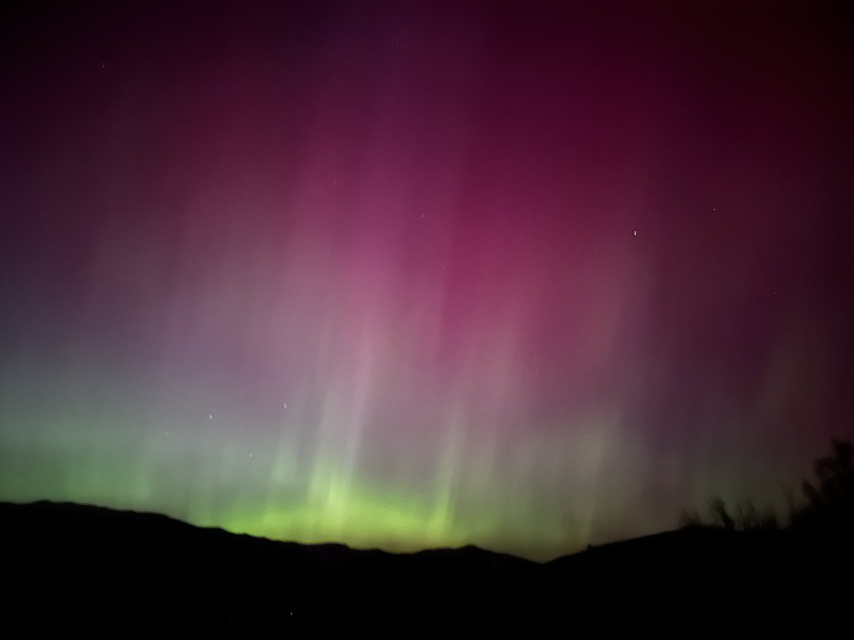 MzanettiWx's tweet photo. iPhone aurora borealis #photonsarehittngthemagneticsheildbro #utwx https://t.co/wBEwDx0YMb