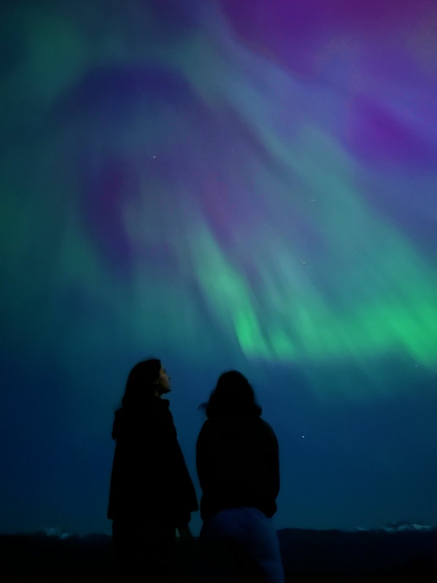 Obligatory northern lights photo of my daughters atop Little Mountain for the show of a lifetime. #NorthernLights #parksville #vancouverisland #bc