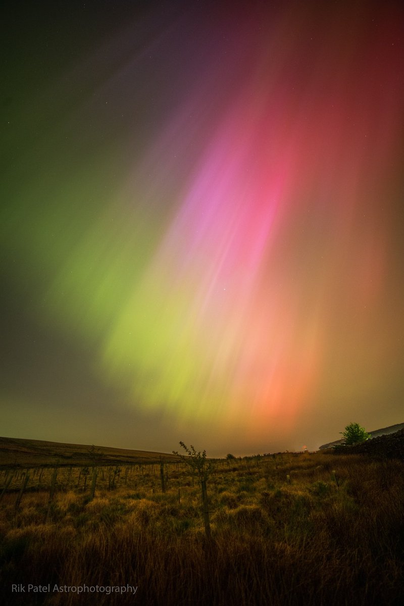 #aurora over Rivington Pike last night.

Canon 6d + 14mm Samyang lens

<a href="/BBCNews/">BBC News (UK)</a> <a href="/itvnews/">ITV News</a>