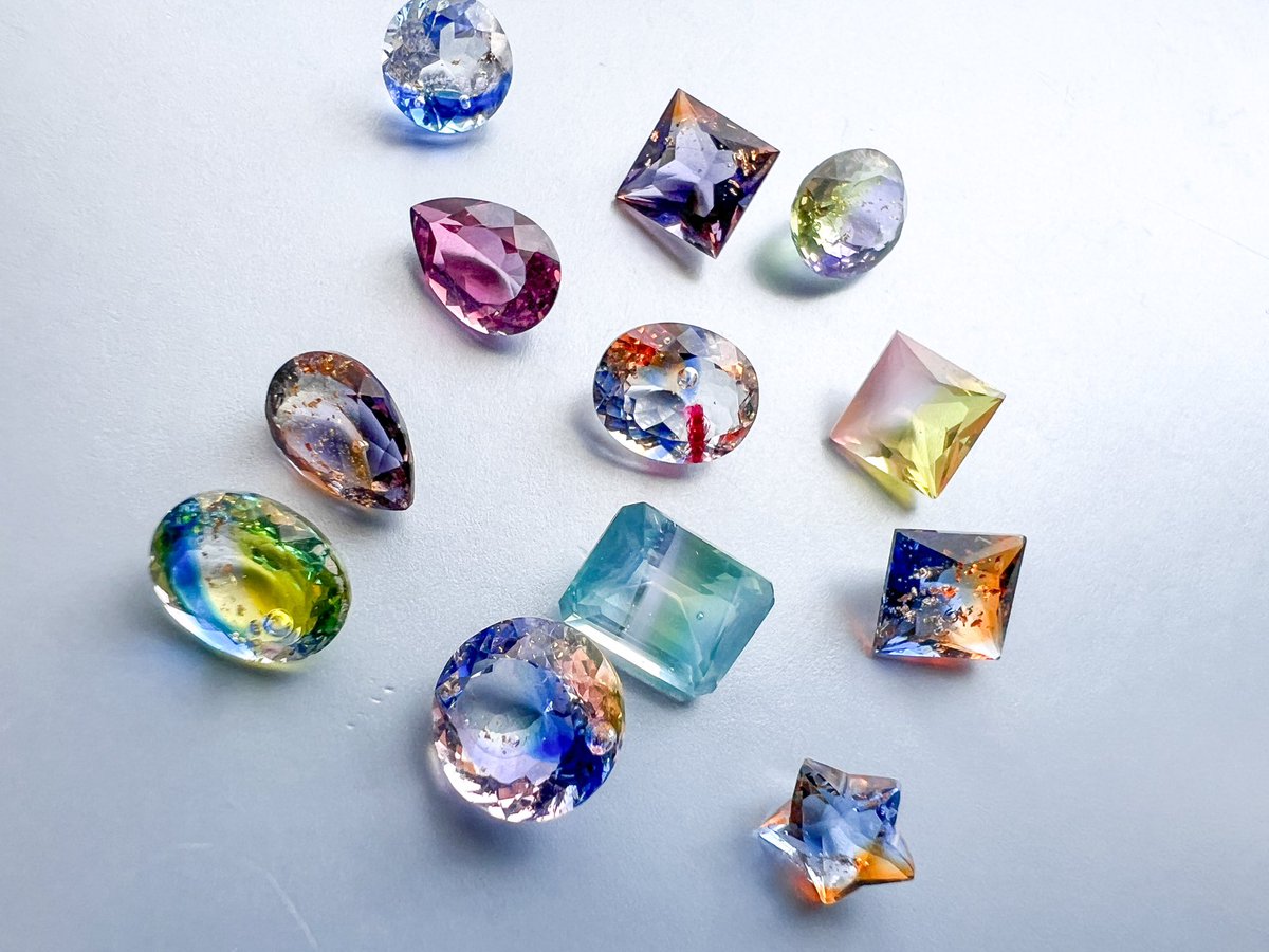 yuia800's tweet photo. ブース名 : yuiaglass
ブースNo. : i375-i379
出展日 : 5/18-19両日

今回もハッピースタンド！（@hopesre ）さんと合同です。
硝子の宝石とガラスパ���ツのお店です。
詰め放題とガチャもあります！
宜しくお願い致しま✨

#デザフェス59 
#デザフェス
@designfesta https://t.co/tWpE74Y8lw