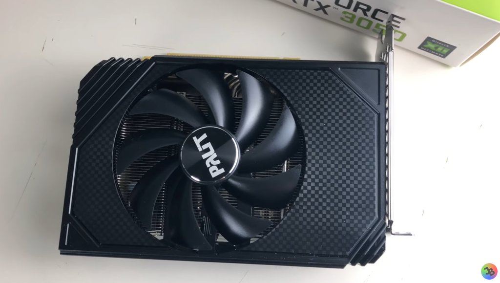 GeForce RTX 3050 StormXは、こんなにもコンパクト。ちゃちゃっと装着できますね！ bit.ly/3050StormX 📷 YT Jansn Benchmarks #Palit #PalitGeForce #Nvidia #RTX3050 #StormX #pcmod #GPU #PCmasterrace #pcgaming #graphiccard #custompc #graphicscard #pcbuild