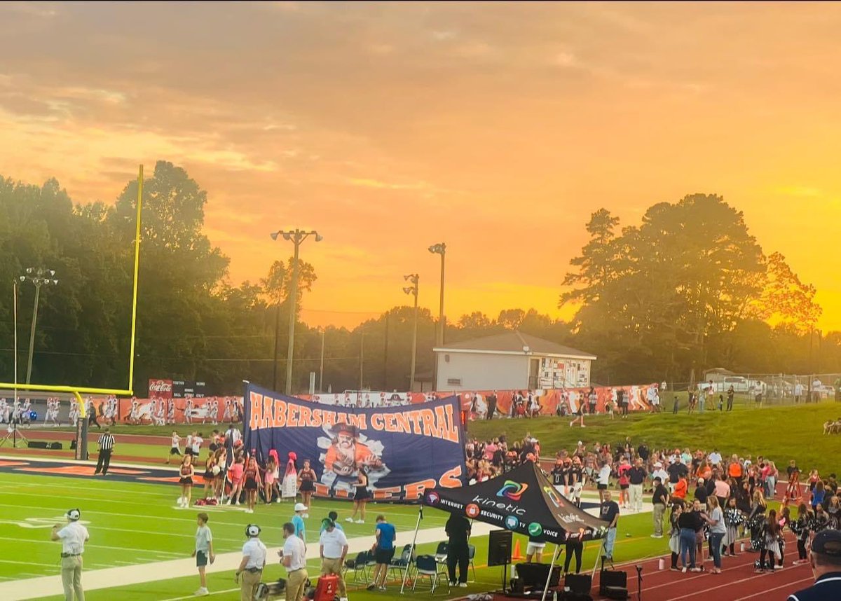 It was another great week of practice! We had some great visitors come watch our players. We have one week left. Only 3 practices before we scrimmage Hart Co. at home on Friday at 7:30pm. Time to get better Monday at 3:45pm with practice #7. @hchsraiders_FB #EverybodyEveryday