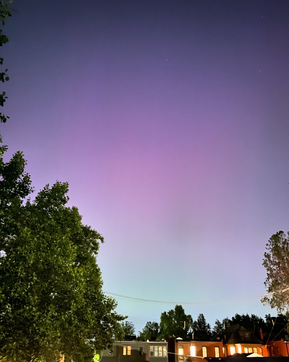 Despite the light pollution, #aurora is visible from Tower Grove South #stl