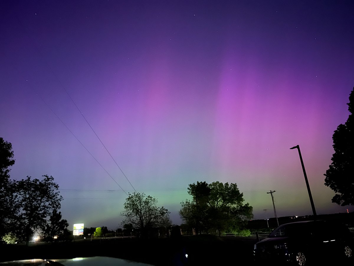 Northern Lights visible at NWS Hastings, Nebraska at 950 PM CDT Friday May 10th. #newx #kswx #aurora #NorthernLights
