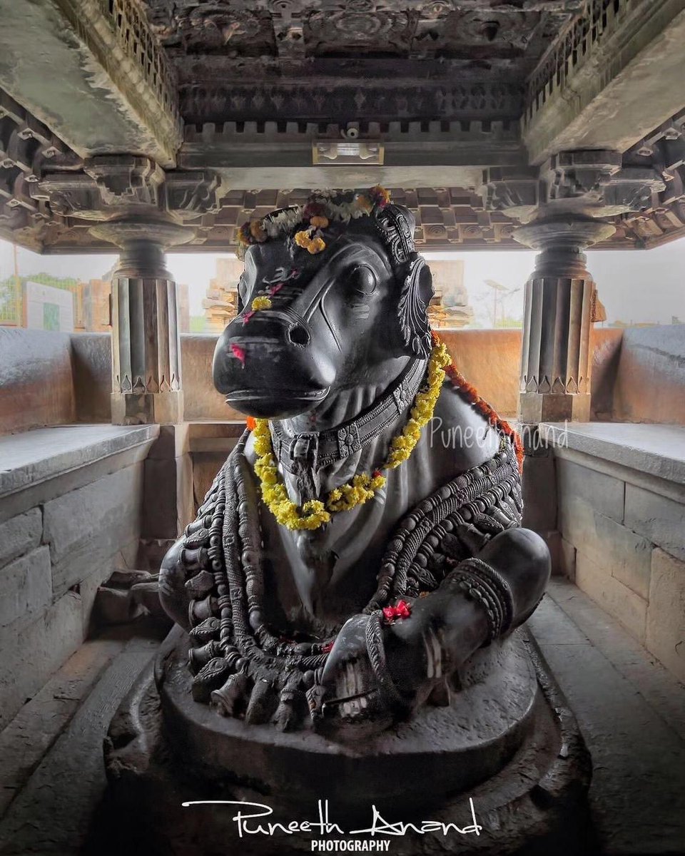 🕉 The wonder that is Bharat ! The stunning ornamental Bhagwan Nandi at Sri Kedareshwara temple Balligavi, Karnataka 🚩 #IncredibleIndia 🚩