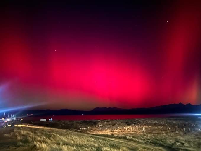 EdvEdv7's tweet photo. @DefendamsChiloe @RedGeoChile @NatGeo @24HorasTVN @canal13 @melinkardv ...
Aurora Austral observada desde Melinka, Isla Ascensión, Archipiélago de Las Guaitecas, Región de Aysén... -43.900188,-73.744749  #aurora #AuroraAustral
Crédito a mis coterraneos... https://t.co/7H9xYOwHN3