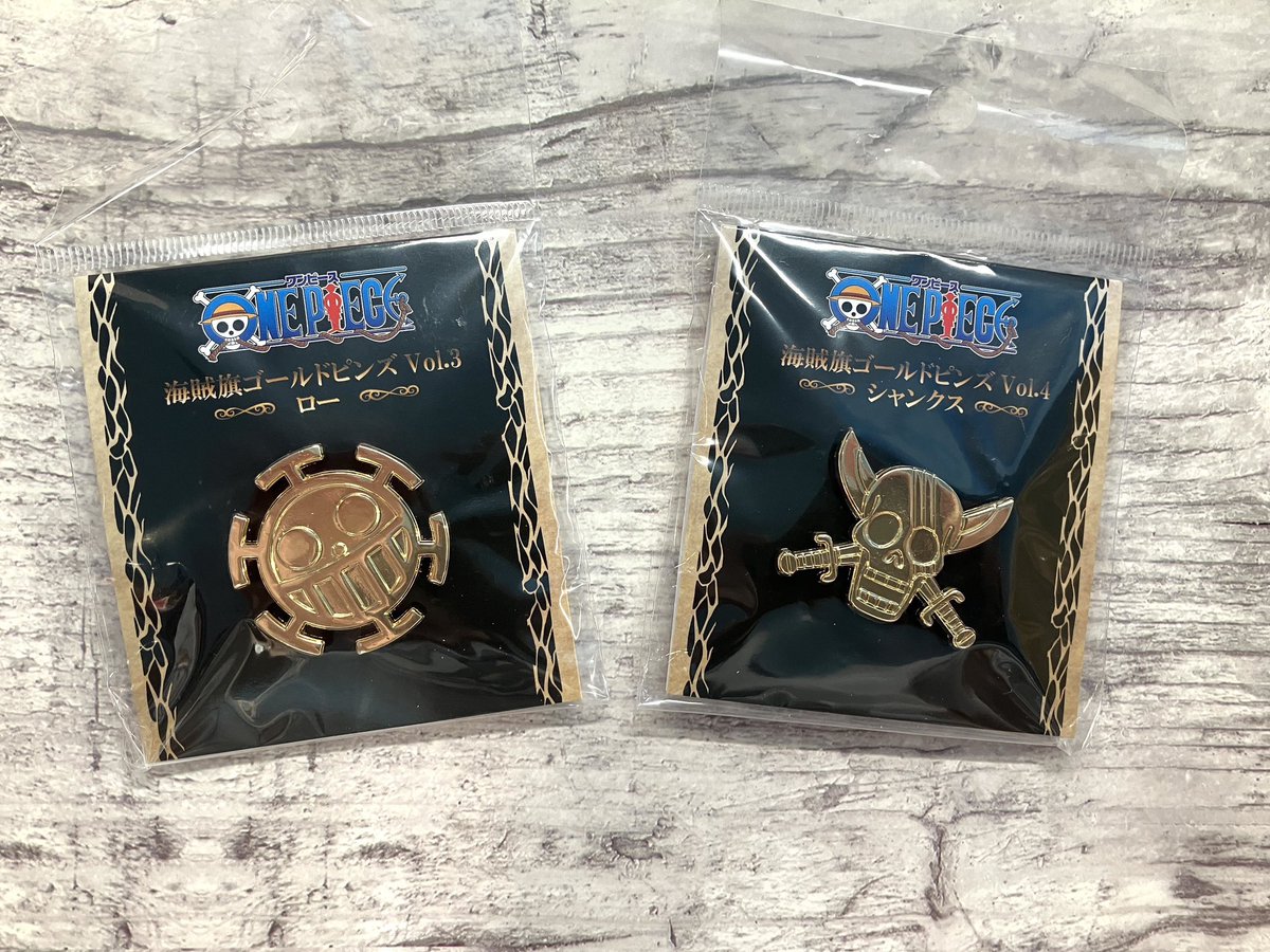 再入荷】麦わらストア先行販売 ◾️海賊旗ゴールドピンズ vol.3 ロー ◾️海賊旗ゴールドピンズ vol.4 シャンクス 各935円(税込)  好評発売中！ #麦わらストア #ONEPIECE