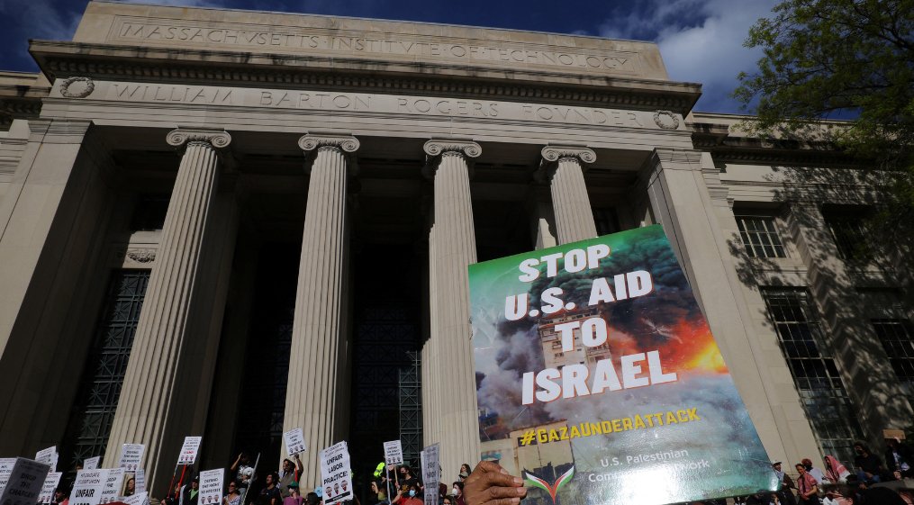 Police in the US arrested dozens of Palestine solidarity protesters on Friday, as they dismantled encampments at university campuses across the country. 🔴 LIVE updates: aje.io/bi718r