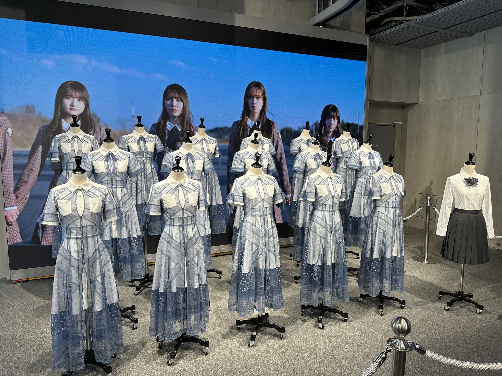 平尾帆夏　絶対的第六感　LINE MUSIC サイン入り特製ソロポスター m42211308929_1.jpg?1749030013