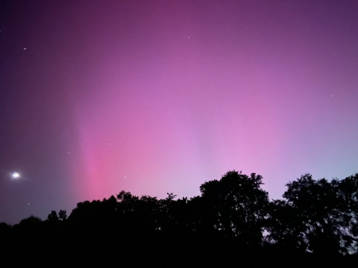 skyfall375's tweet image. Northern lights tonight in Alabama  a once in a lifetime event