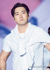 This siwon is everything. His face, his body, his white tee 🫠🫠🫠

#시원 #SIWON #최시원 #CHOISIWON 
@siwonchoi