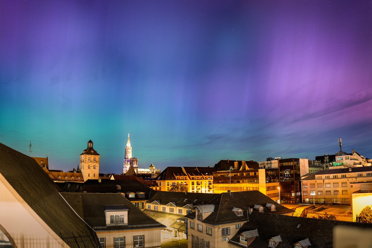 Des aurores polaires incroyables en plein centre ville de @strasbourg au dessus de la cathédrale ? Je n’en reviens toujours pas…
Il y a deux jours je photographiais depuis mon appartement l’activité solaire 👇