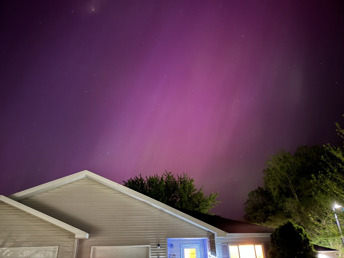 JFolcey's tweet photo. All I can say is wow!!#Auroraborealis Southside of La Crosse, Wisconsin 10:00pm https://t.co/b2yYQ9YSTF