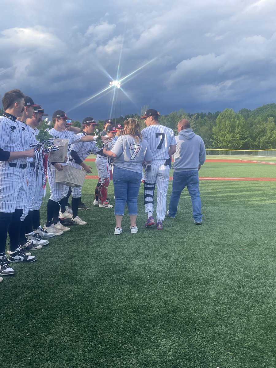 AnnaWShepherd's tweet photo. Thank you, familes, students/players, staff and community for the outstanding job celebrating our ⁦@PrestonsburgHS⁩ Baseball Blackcats Senior Night. #FloydCountyProud #BeSafeAlways ⁦@SchoolsFloyd⁩ https://t.co/POqKuaKcxv
