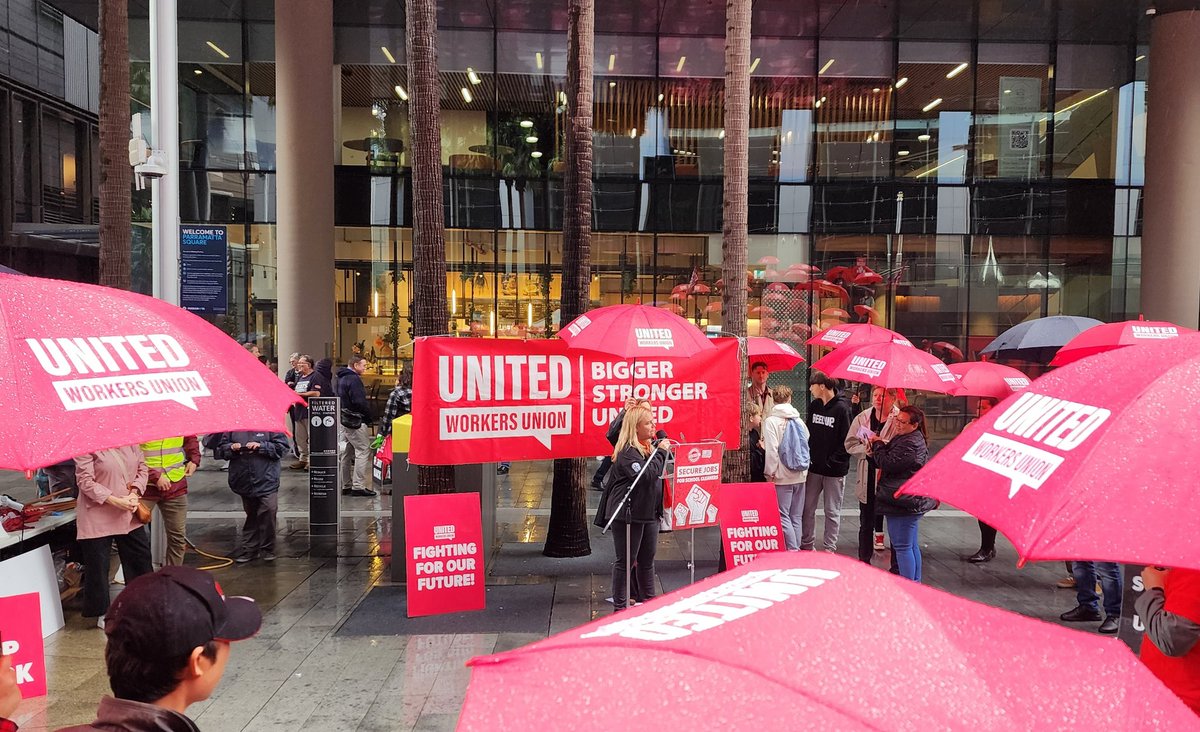 Secure jobs for school cleaners. @TeachersFed Deputy president @AFlohm in support of @UnitedWorkersOz campaign to deprivatise government cleaning contracts.