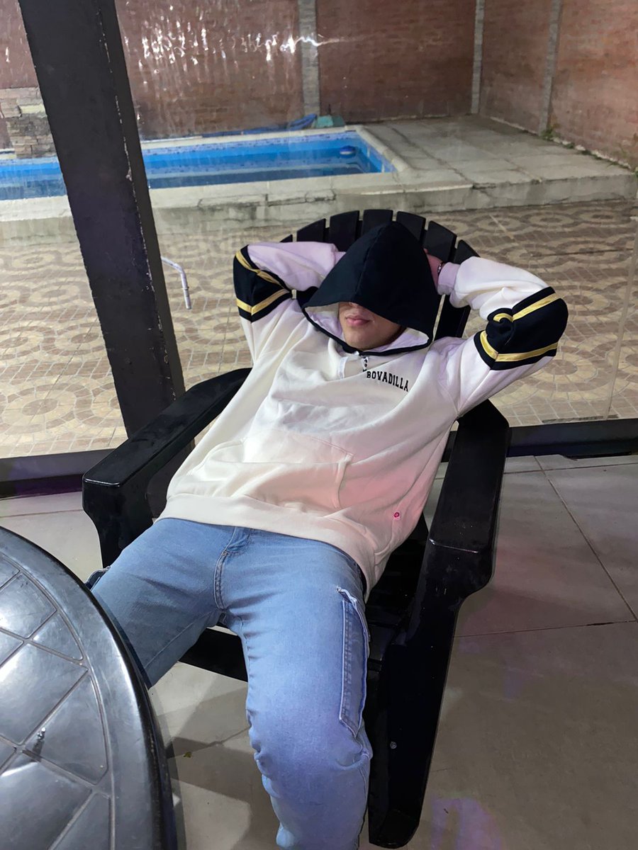 cansado de tener el buzo fachero de este año😪