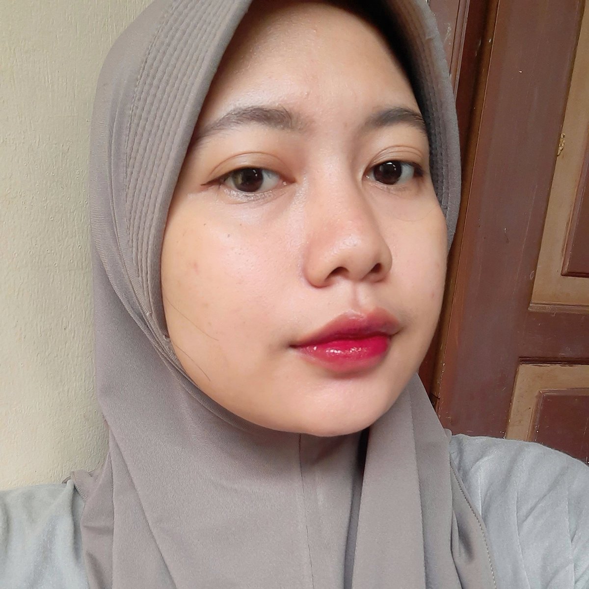 Salah satu retinol yg bakal aku rekomendasiin ke pemula, texturenya ringan & nyaman, ga bikin kering malah lembab di aku😭👍🏻 Wangi peach enak seger bikin pengen pake teruss🍑✨️