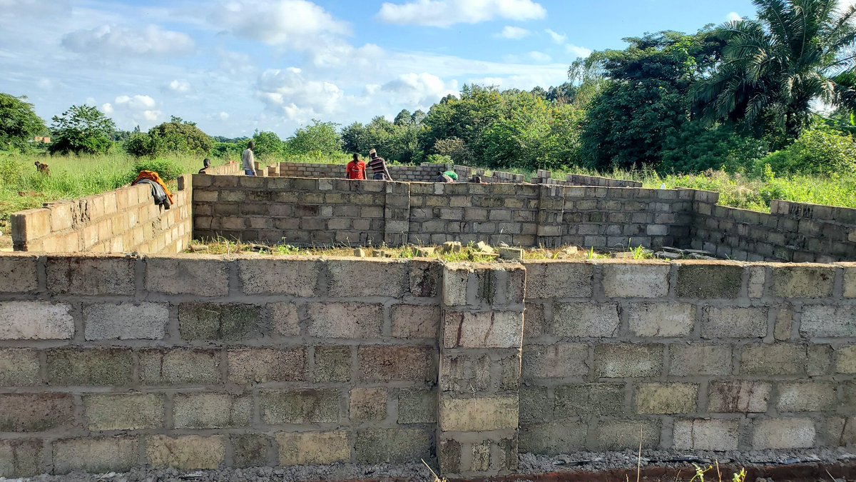 ssenfukamalik's tweet photo. Sadr Mka Uganda spear headed the Waqar-e-Amal at the MKAU school project at Kyankwanzi region. 
#Schoolproject 
#KnowledgeForLife
#AmoorTalba
Majlis Khuddamul Ahmadiyya Uganda https://t.co/ZUgPrj0Eze