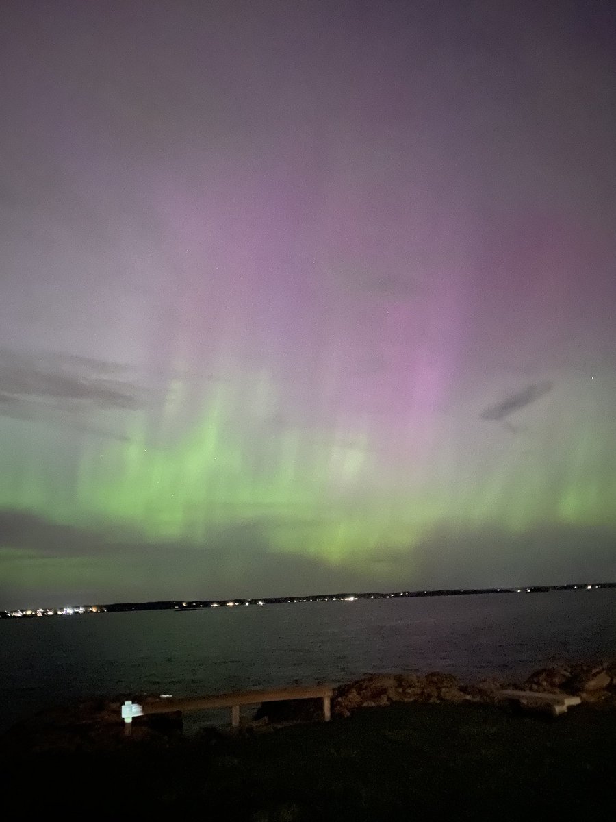 From my pal jean in #marblehead #mass Breathtaking. #aurora #northernlights now.