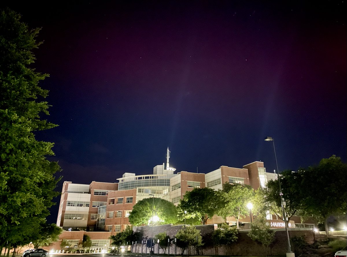 Wow! The aurora visible over the National Weather Center!

#okwx #texomawx