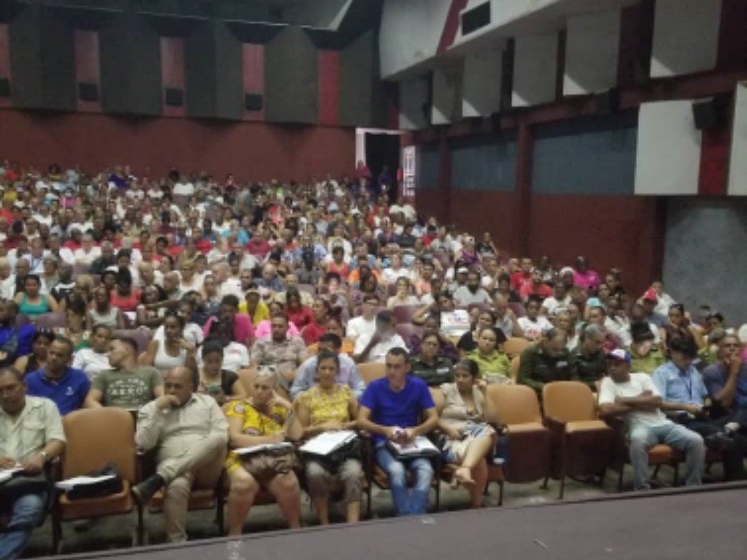 Desde la bella #Matanzas, La Atenas de #Cuba, con los colegas del CP del @PartidoPCC y activistas del territorio, hablamos sobre el uso de las redes sociales en defensa de la Revolución. #MatancerosEnVictoria #YoSigoAMiPresidente @DiazCanelB @DrRobertoMOjeda @mariofsabines