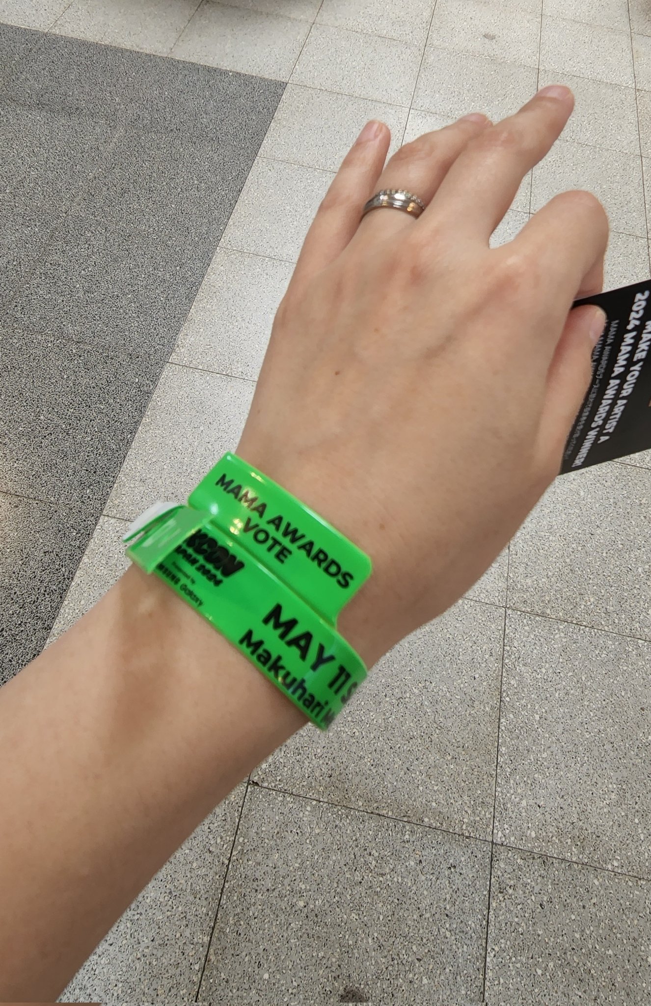 KCON リストバンド Amazon.co.jp: Kcon 2023 コンベンション リストバンド : おもちゃ