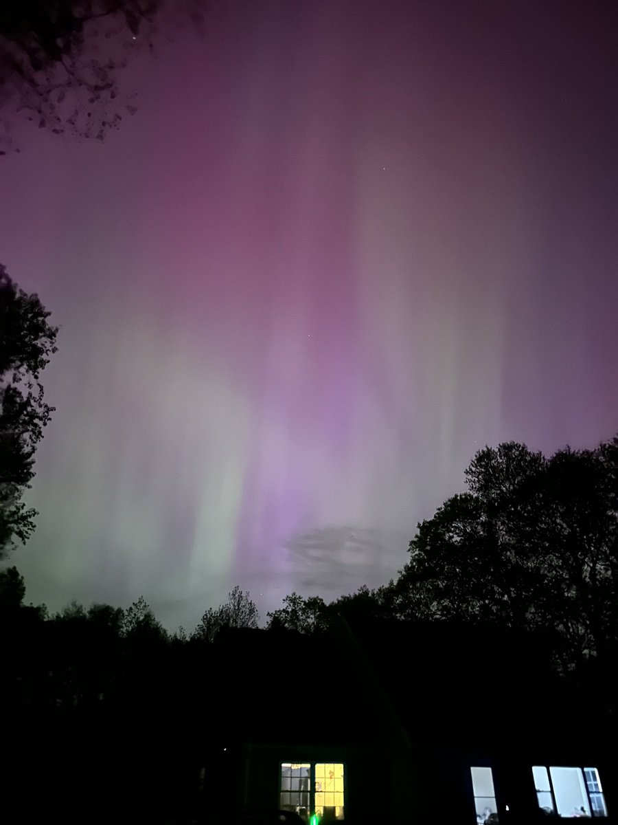 Look to the sky! Sky over the 01501! Will need to use your cell phone camera otherwise it looks like light cloudy streaks with the naked eye.