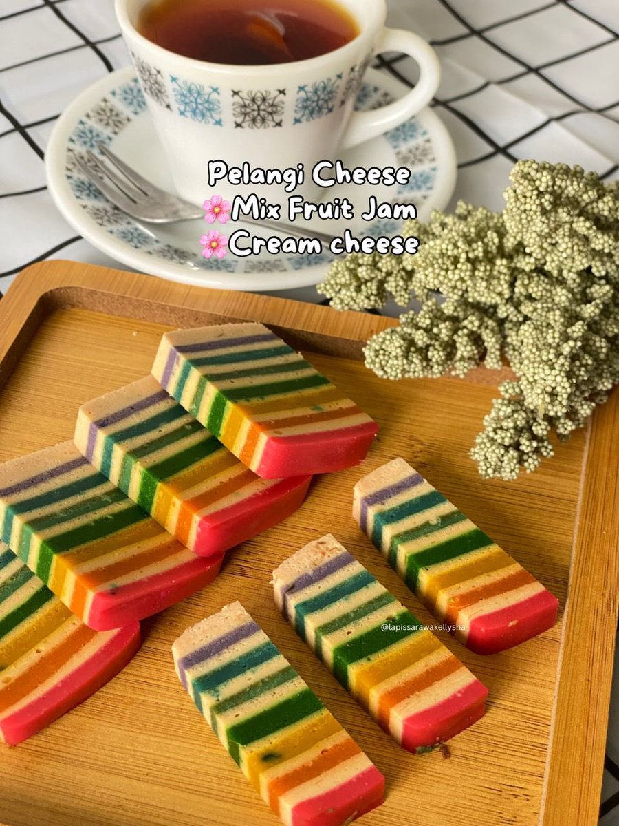 Tea time with kek lapis ☕️