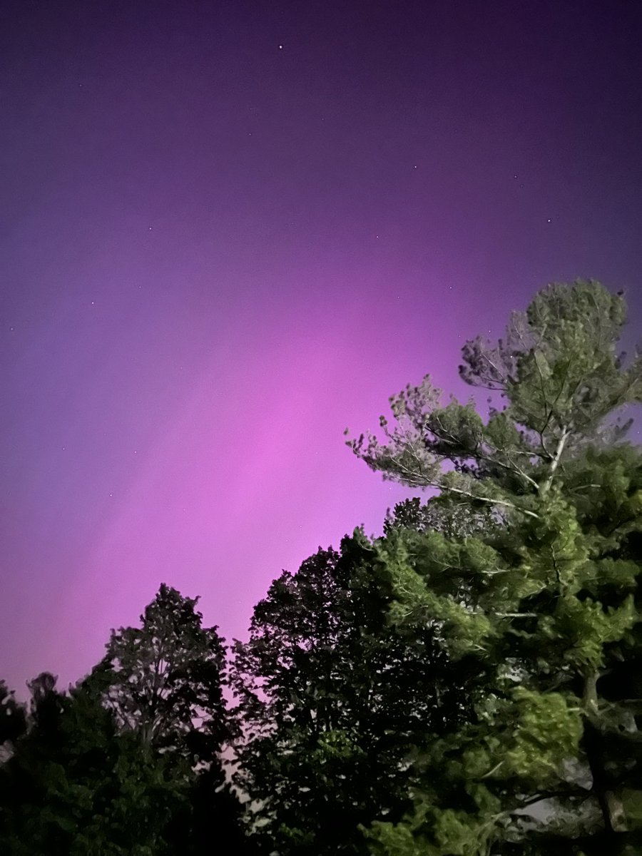 Yesss!! For the first time in my life, I was able to catch a glimpse of the Northern Lights! I drove a few minutes to my north to see this near Saylorville Lake in Polk City 🥹 #Auroraborealis #NorthernLights #Iowa #iawx @NWSDesMoines @ChrisKuball