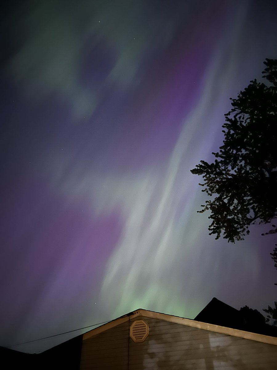 The Northern Lights, as seen from Oakland Township and Rochester on Friday night. 

Can you see them where you are? Tag WWJ in your photos and we’ll share! 

📸 1-2 Rich Fusinski
📸 3-4 Ryan Anderson 

#northernlights #michigan #metrodetroit #oaklandcounty