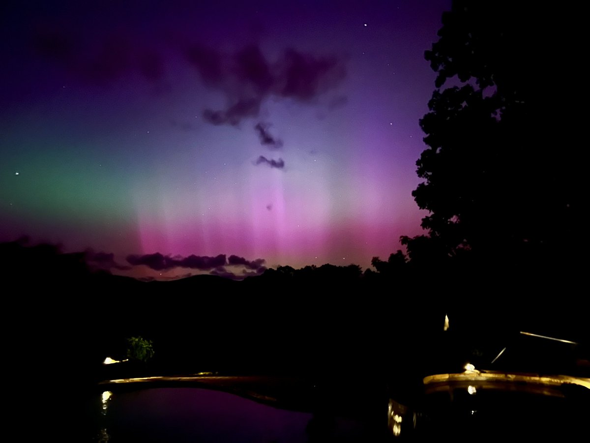 DahlonegaGaWx's tweet photo. More from #Dahlonega shot by my daughter, Anna with an iPhone.  If used for media, pls let me know so we can credit her. 

#Auroraborealis #solarstorm #GaWx #aurora @CutterMartin @BradNitzWSB @wxbrad @spann @NWSAtlanta https://t.co/nqHsbrdMmi