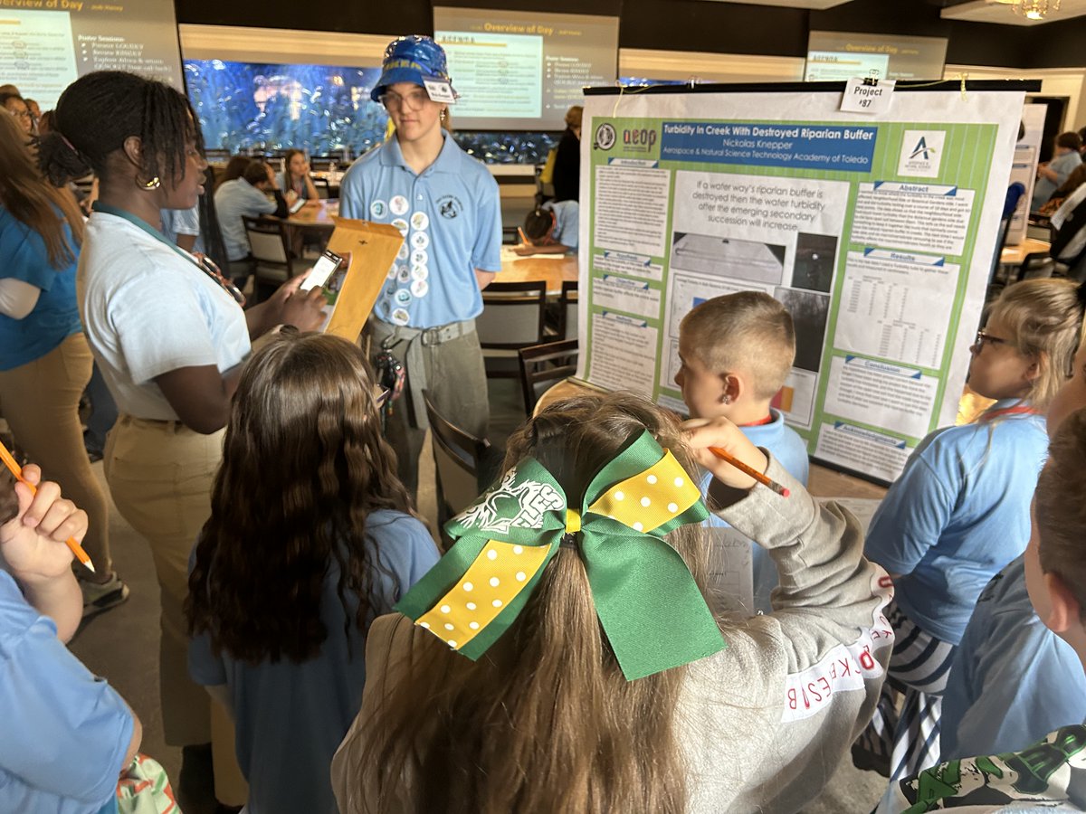 Mrs. Laurell's Class presented their inquiry project as part of the Project Prairie & Globe Student Research Symposium on Monday.  Students kept track of which food birds liked best: Berries or Nuts. Our projects are on display in the Coy Library! Congrats! @ToledoZoo @Coy_Rams