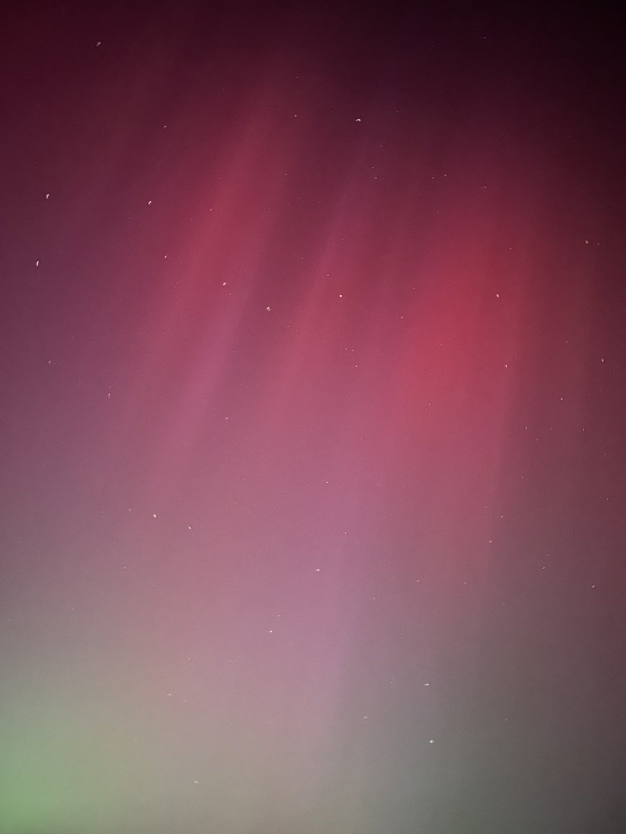AlaRefractor's tweet image. More aurora borealis from Alexander City, Alabama tonight using iPhone 14, handheld. -Mike Lewis