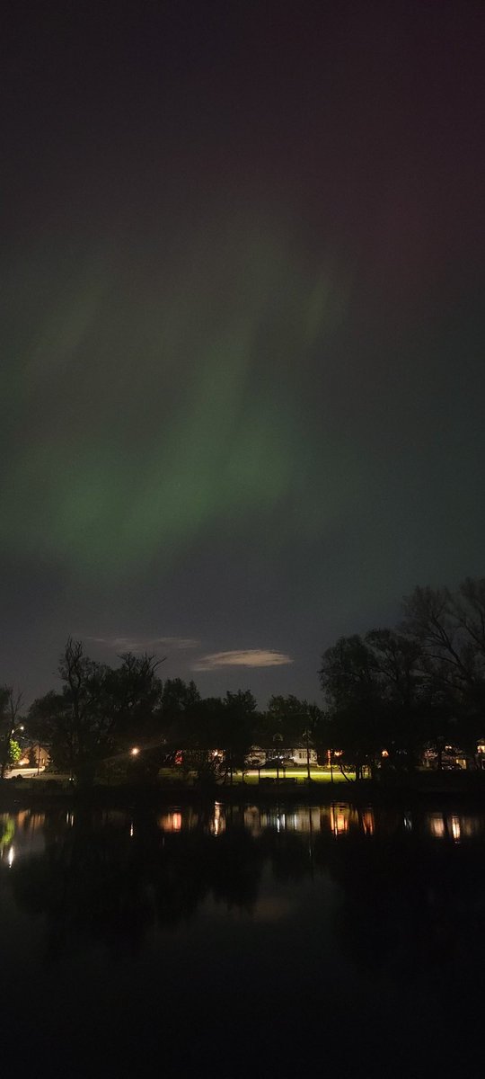 #aurora at 10 pm tonight from Niagara Falls. Wow! It's clouded over again but I'm hoping for clear skies again. I need more! 😍 #LOOKUP