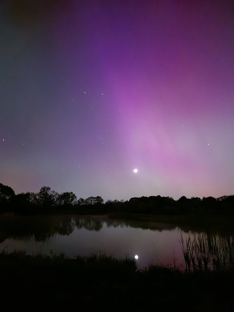 TechTime_MrsB's tweet image. Aurora borealis in Circleville, Ohio! Amazing! Pictures are straight off the camera!! @TheCvilleHerald @nbc4i @wbns10tv @sciotopost @rawsalerts @SunWeatherMan