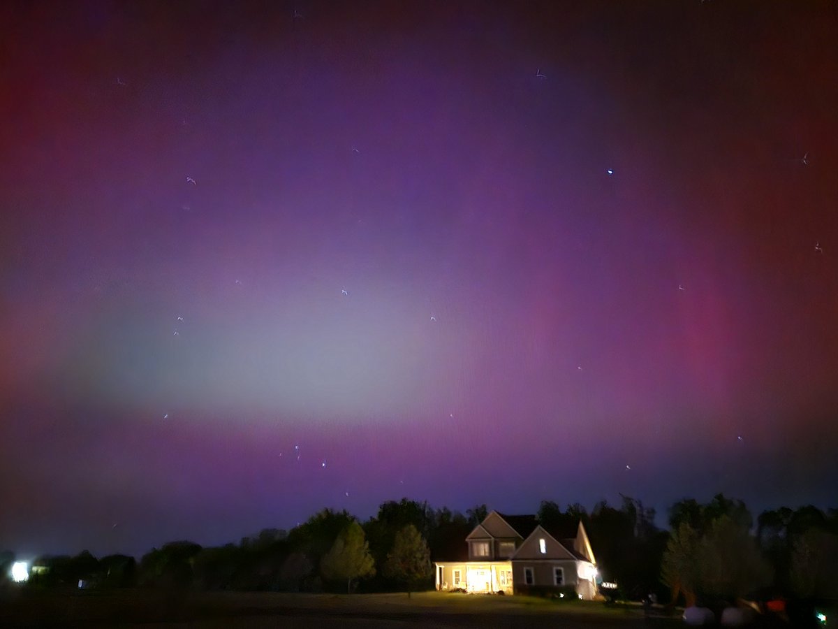 TechTime_MrsB's tweet image. Aurora borealis in Circleville, Ohio! Amazing! Pictures are straight off the camera!! @TheCvilleHerald @nbc4i @wbns10tv @sciotopost @rawsalerts @SunWeatherMan