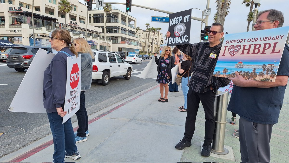 Huntington Beach residents want to keep our libraries public!
