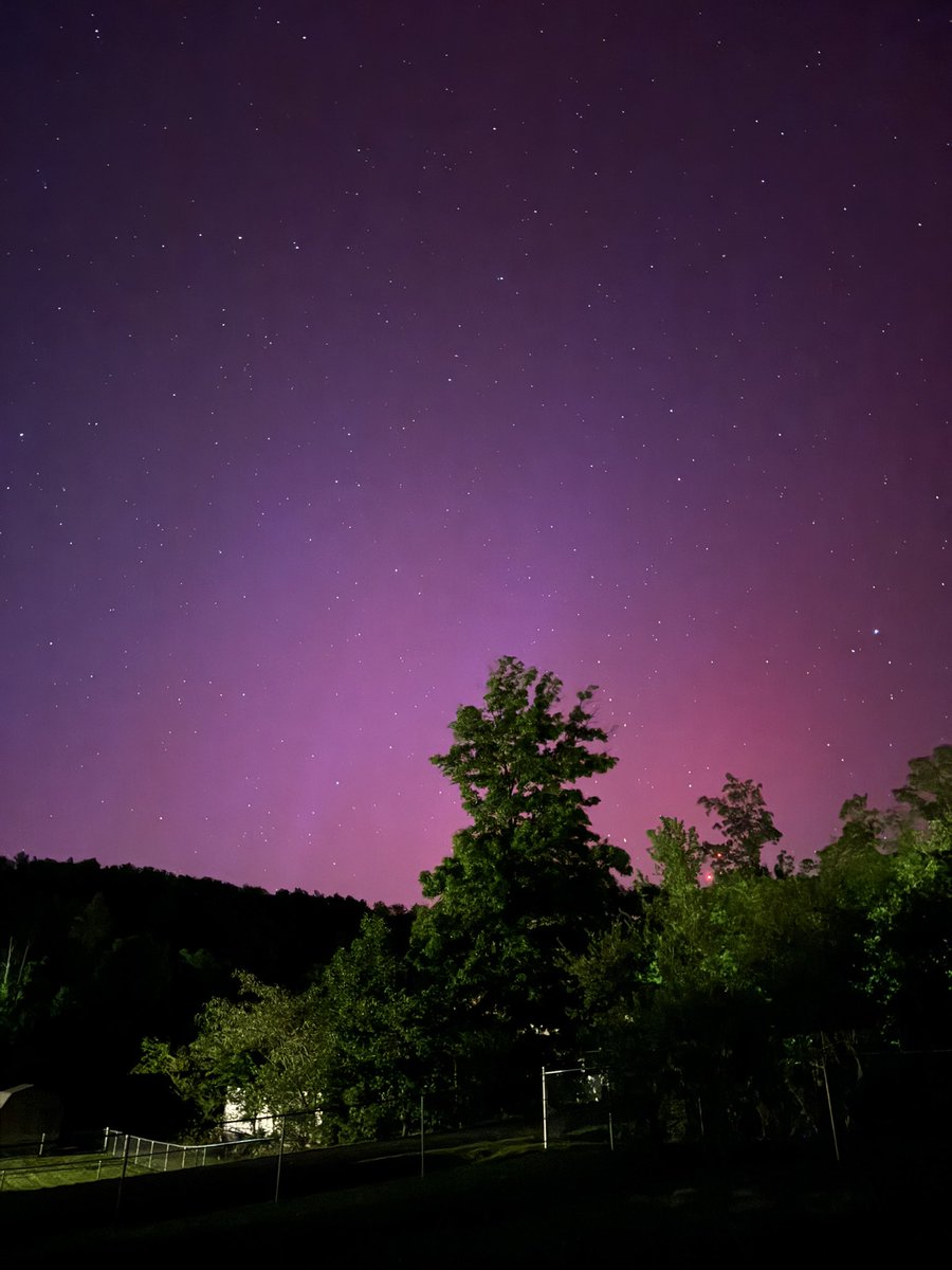 Cunningham_Ben_'s tweet photo. Just for the record, this is the view from Jacksonville, Alabama. #Auroraborealis https://t.co/LcWULEgGXD