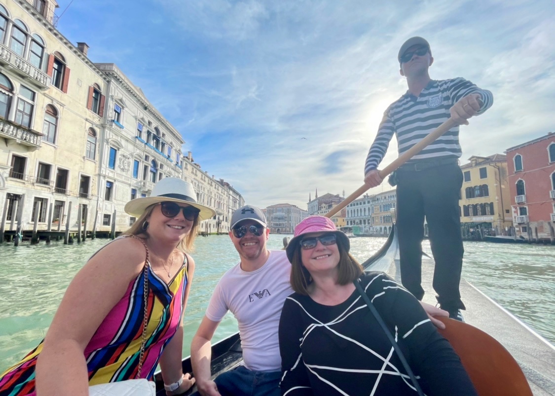 What a week! After two busy and brilliant days @DenbighHigh, a jam packed visit to @MATPartNet Digital and @hfarmspa and so much learning with @DFGEurope, it was a bucket list joy for me to finish up on a gondola in Venice with these two. TBH, I’ve had worse Friday evenings… 😉