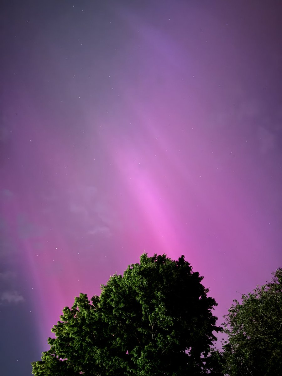 KUWCourtni's tweet photo. never thought i’d see the northern lights in kentucky 🥰 https://t.co/1oigdflMKm