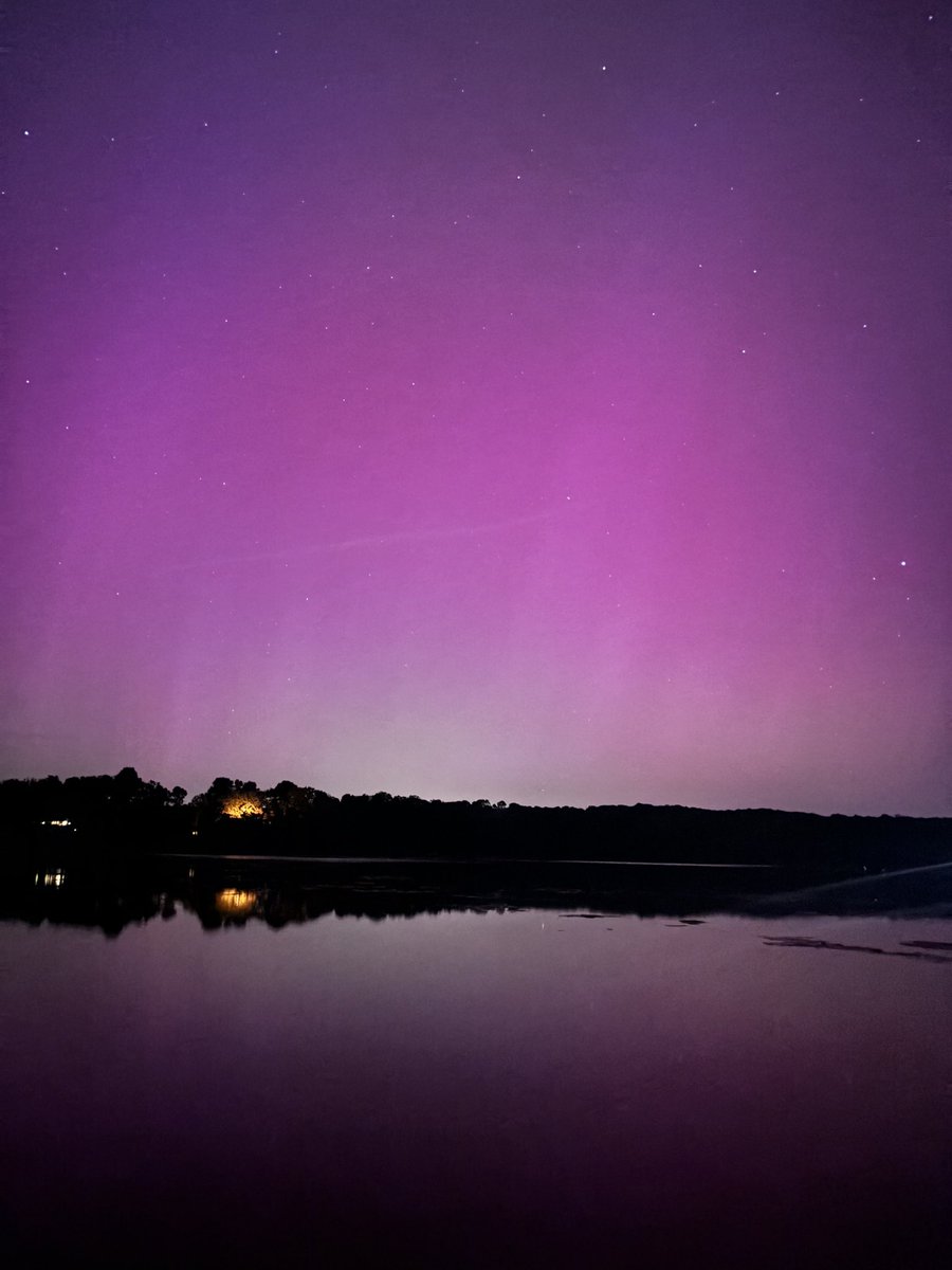 RichardLBaker's tweet image. Our view of the Northern Lights on #TableRock Lake tonight. #Auroraborealis #Auroraborealis @TableRockLakeMO