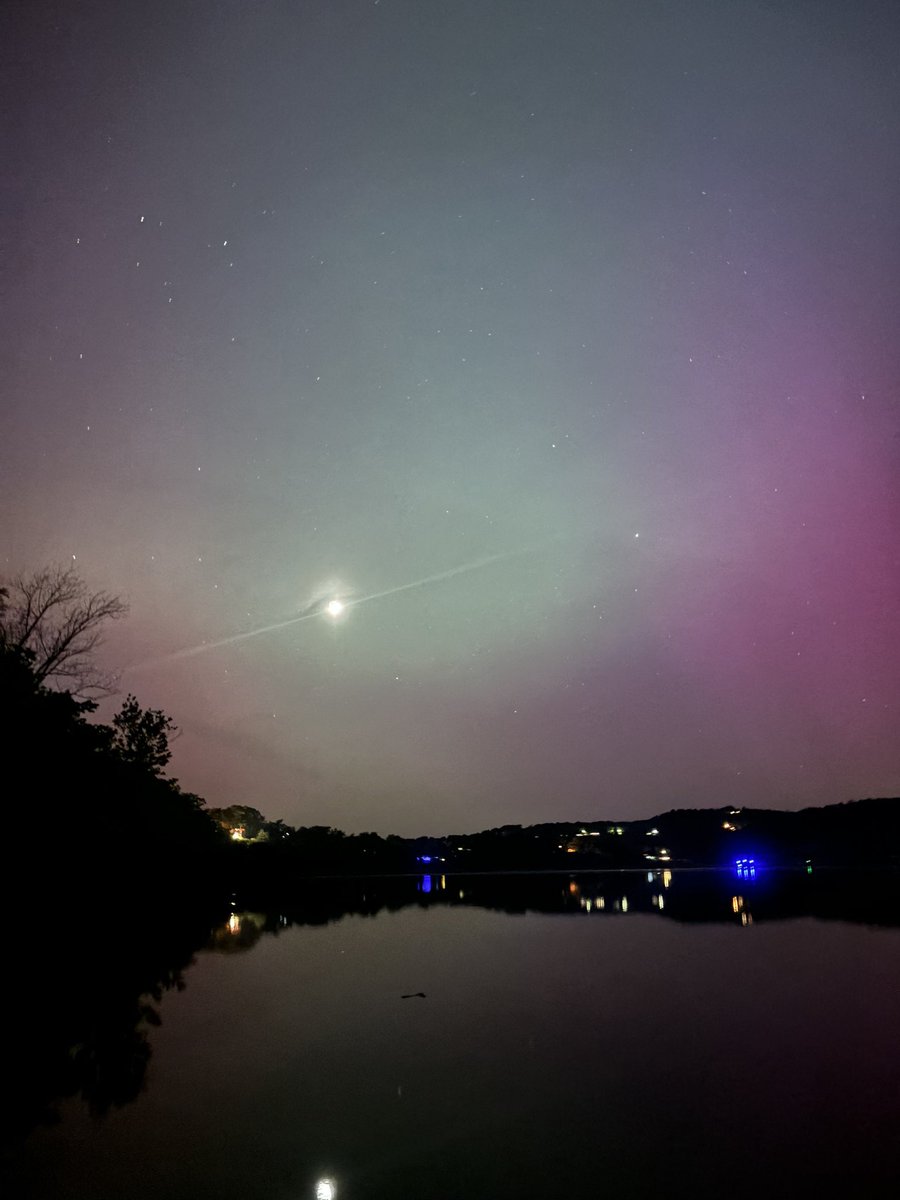 RichardLBaker's tweet image. Our view of the Northern Lights on #TableRock Lake tonight. #Auroraborealis #Auroraborealis @TableRockLakeMO