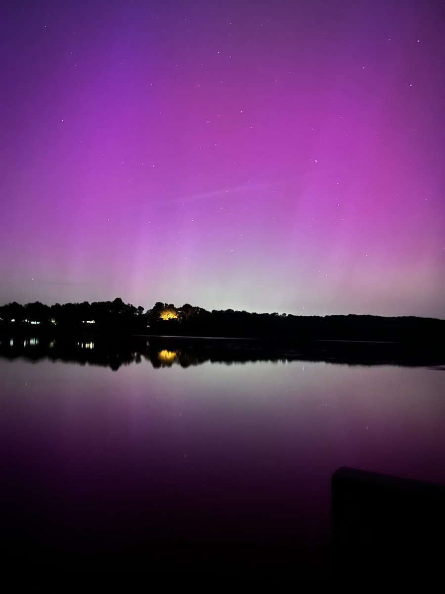 RichardLBaker's tweet image. Our view of the Northern Lights on #TableRock Lake tonight. #Auroraborealis #Auroraborealis @TableRockLakeMO