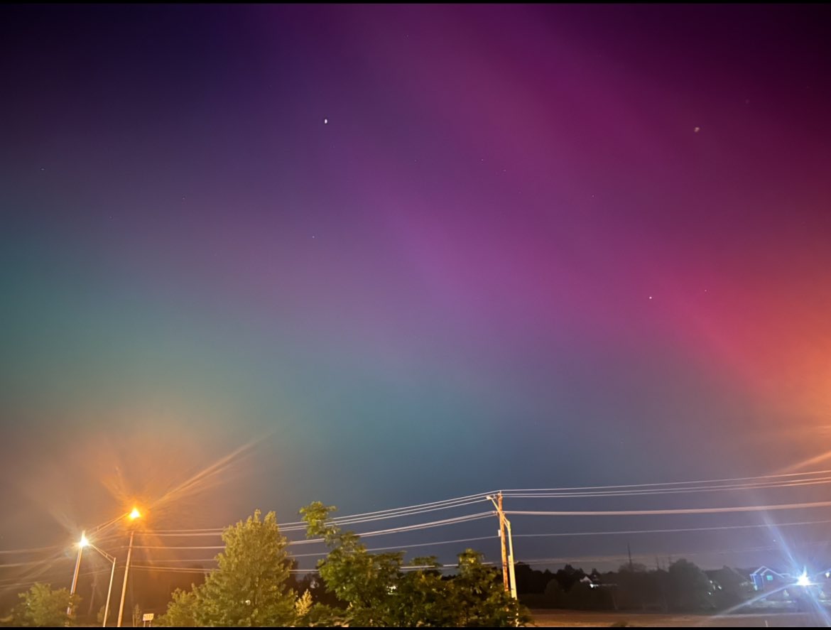jen68_'s tweet photo. Beautiful!  #NorthernLights #Columbus #Ohio https://t.co/Cx1lEJi7Dt